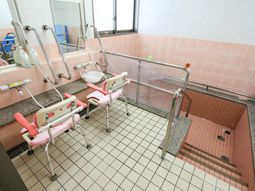バリアフリーの浴室設備
