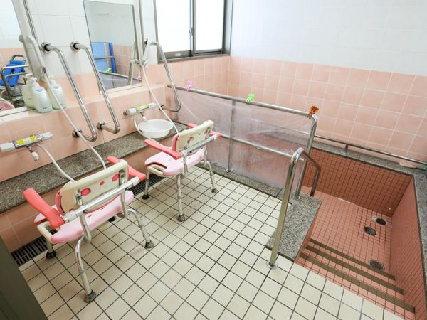バリアフリーの浴室設備