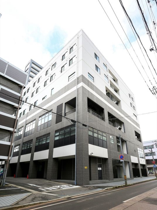 現代的な建物の外観