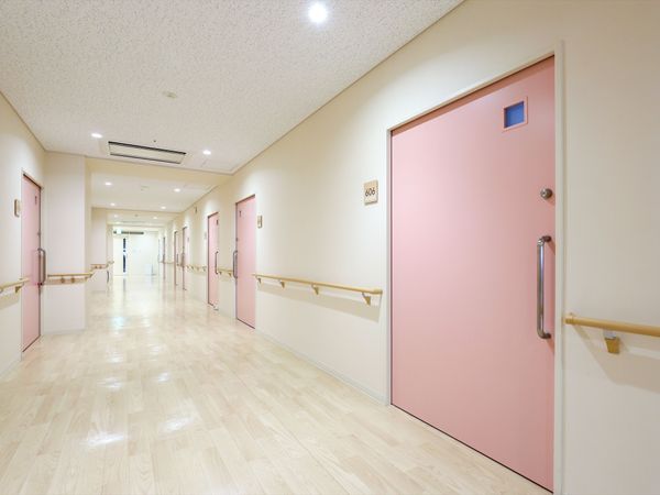 清潔感のある明るい廊下