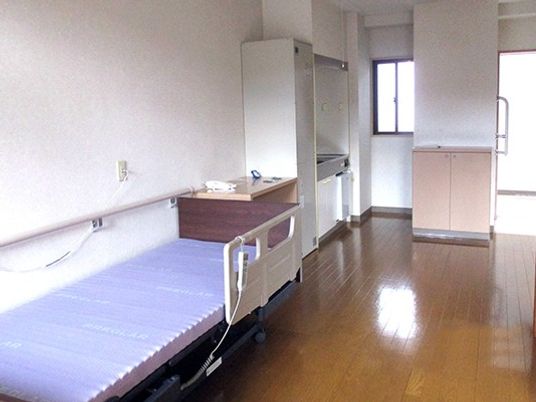 居室のベッド  