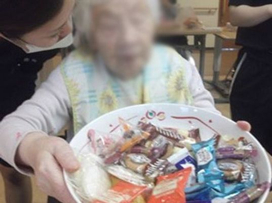 仲良くお菓子を楽しむ場
