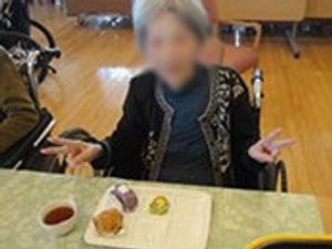 ゆったりとした食事風景