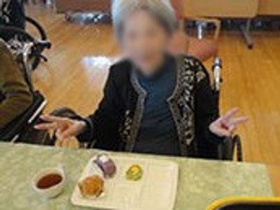 ゆったりとした食事風景