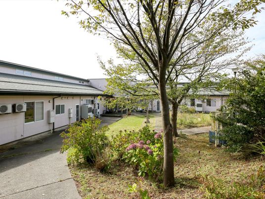 中庭のある建物外観