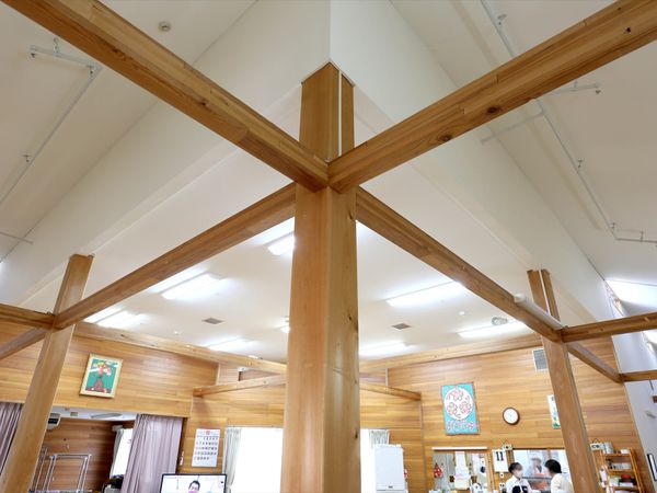天井が高く明るい空間