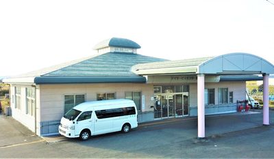 広々とした外観