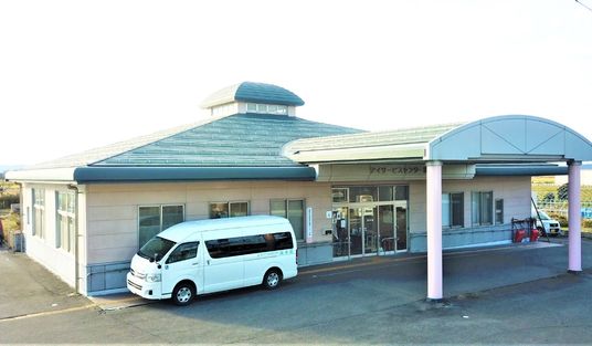 広々とした外観