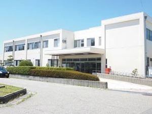 明るい建物外観  