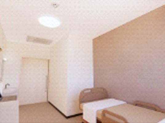 明るい居室のベッド  