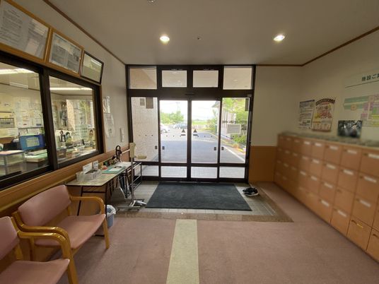 エントランスの明るい様子