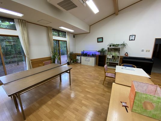 広々とした共用リビング