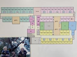 平面図と笑顔の人々