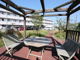 中庭の休憩スペース