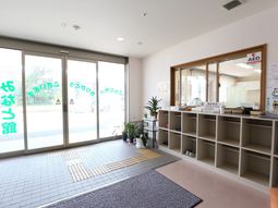 明るいエントランス風景