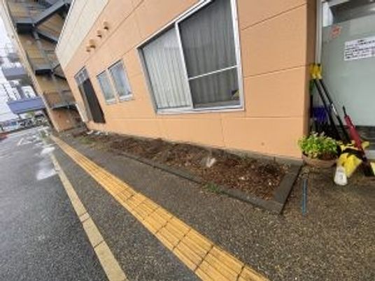 施設外観の通路  