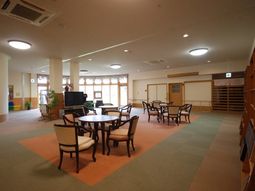 落ち着いた雰囲気の共有スペース