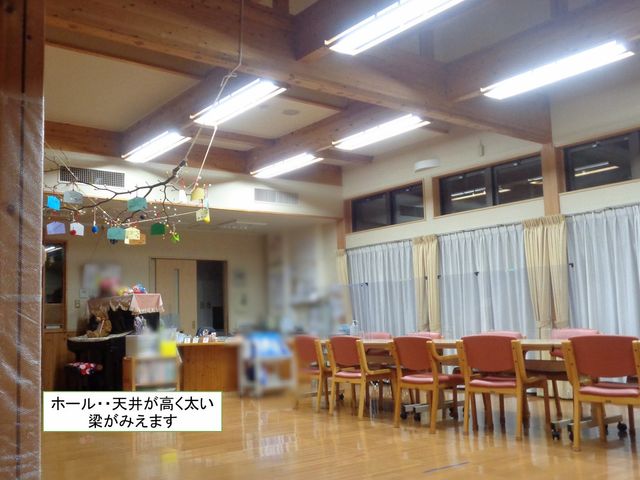 明るい食堂の天井  