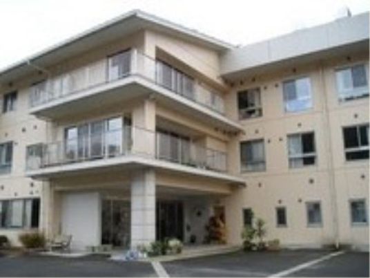 広々とした建物の外観