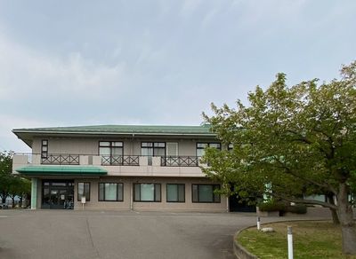 緑を囲む外観