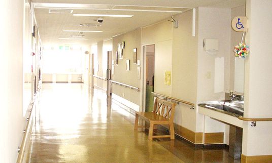 奥行きのある廊下