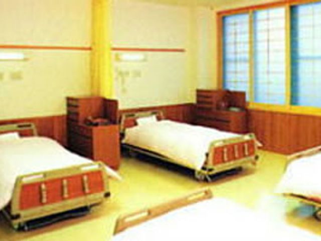 温かみのある居室 居室 広々とした居室には、自然光が優しく差し込みます。穏やかな時間を過ごせます。