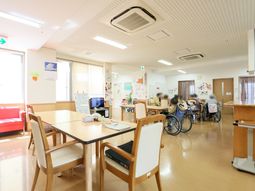 明るい採光の共用スペース