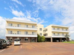 広々とした明るい外観