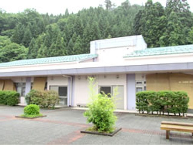緑豊かな建物外観 外観 自然に囲まれた建物です。就業希望の方にぴったりの落ち着いた環境が広がります。
