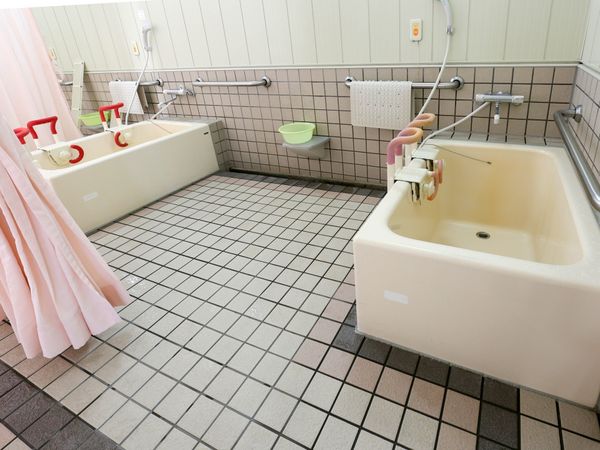 バリアフリーの浴室設備