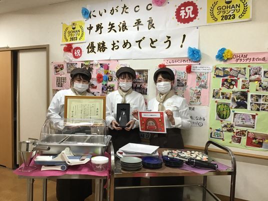 調理スタッフが立つ居室