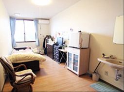 明るい居室の一角