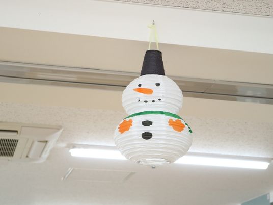 手作りの雪だるまの装飾