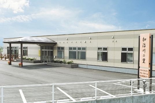 看板がある建物外観