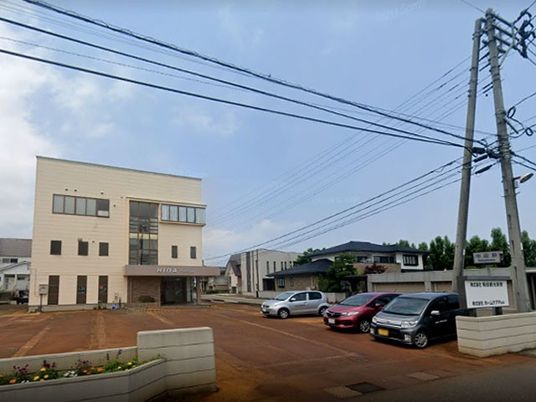 建物正面の外観  