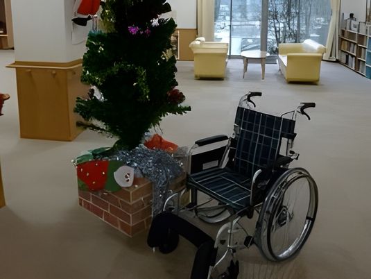 クリスマスツリーのあるロビー
