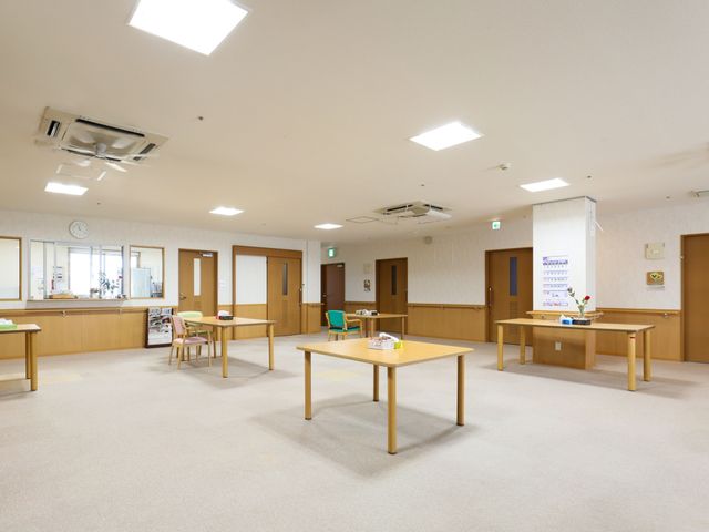 ゆとりある多目的室 多目的室 広々とした多目的室です。明るく清潔感があり、コミュニケーションも活発に行われる空間です。