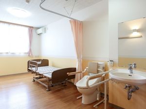 明るい居室の一角