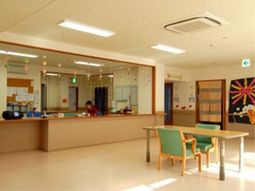 ゆったりした受付と廊下