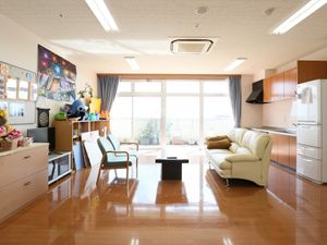 共有リビングの日中
