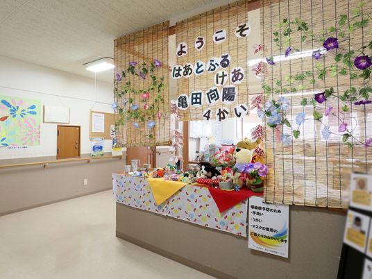 飾り付けられた壁面