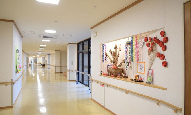 長い廊下の内観