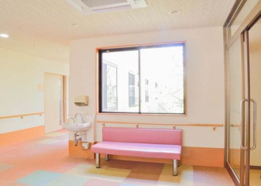 自然光が入る廊下