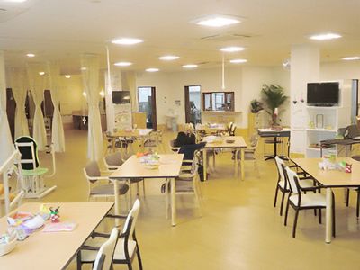自然光が入る広々とした空間