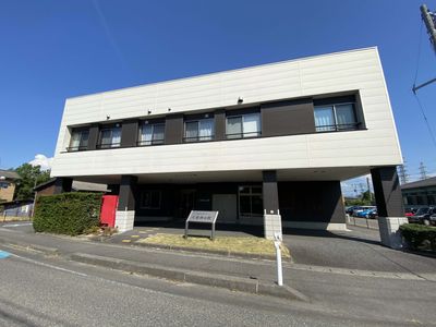 モダンな建物エントランス