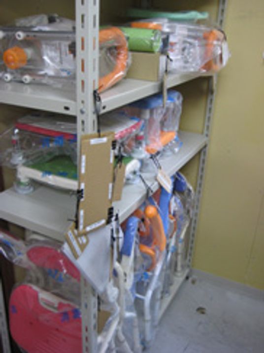 介護用品の保管棚