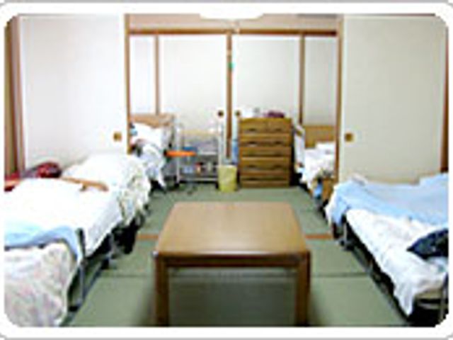 和室の居室 居室 広々とした和室の居室で、ゆったり快適に過ごせます。自然光が差し込む明るい空間です。