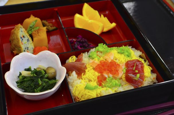彩り豊かな料理の盛り付け