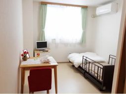 明るい個室の居室