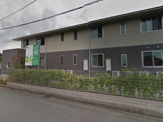 落ち着いた外観の建物